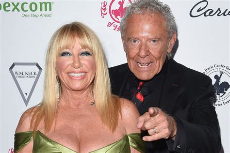 suzanne somers nude|Suzanne Somers, 74, poses completely NUDE in shocking new。